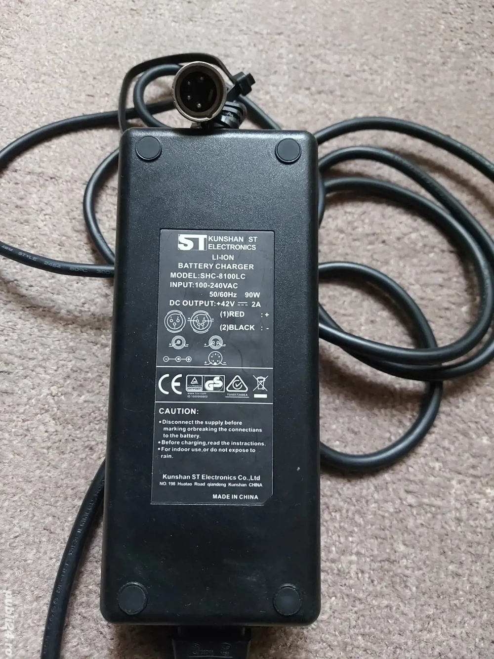 vînd încărcător bicicletă electrică