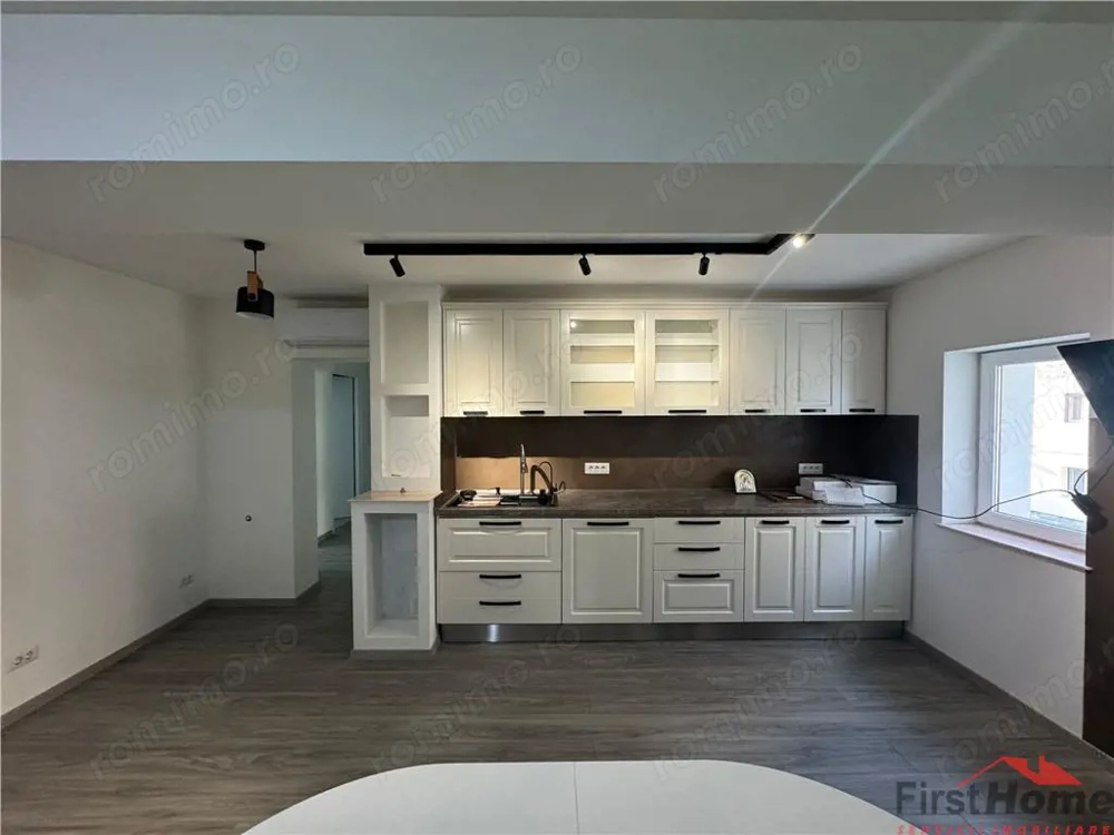 Ap 4 cam transformat in 3, et 1, renovat complet, zona Inspectoratul Scolar