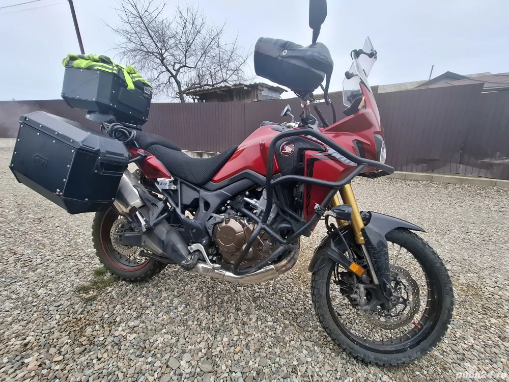 Vând Africa Twin 1000 manuala 2017