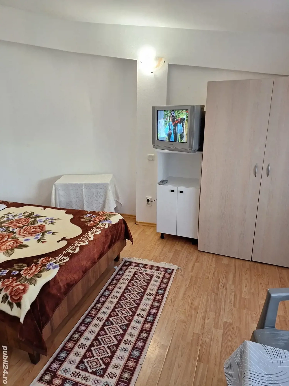 Garsonieră în vilă mobilată utilată utilități incluse 300 euro lunar. 