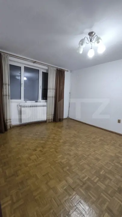 Apartament 2 camere, decomandat, etaj intermediar, zona Policlinica