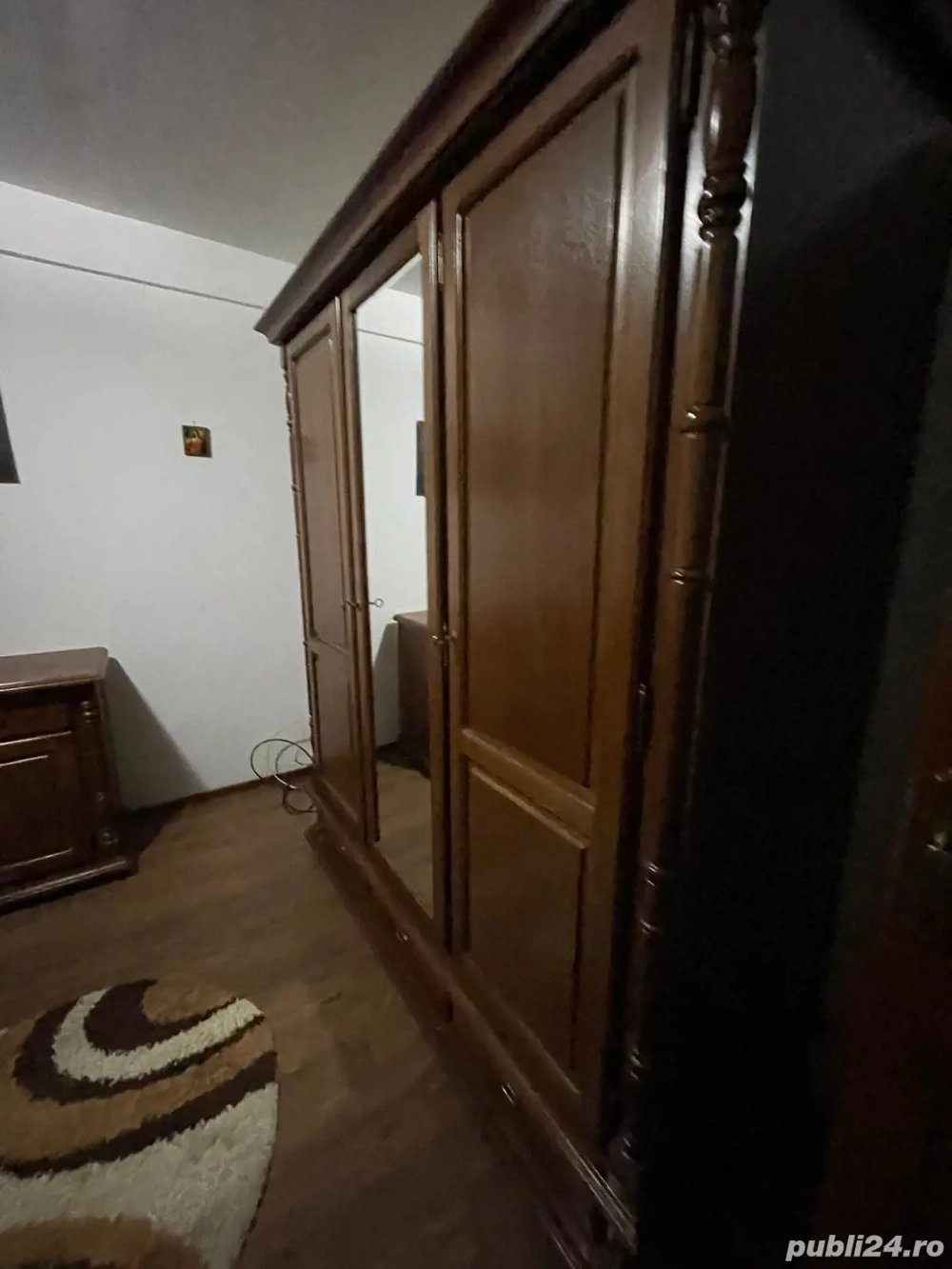 Închiriez garsonieră 