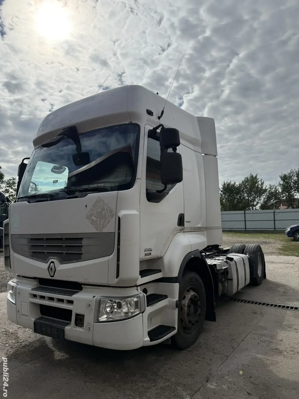 Vând Renault Premium