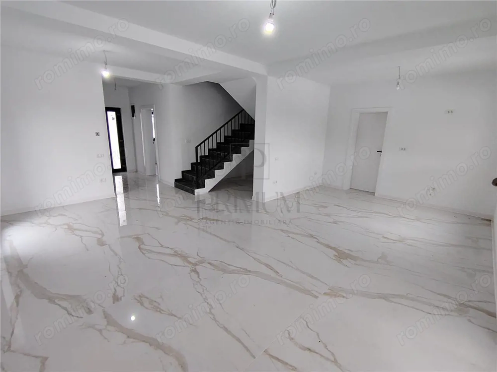 Duplex modern - separat prin camera tehnica - teren generos.