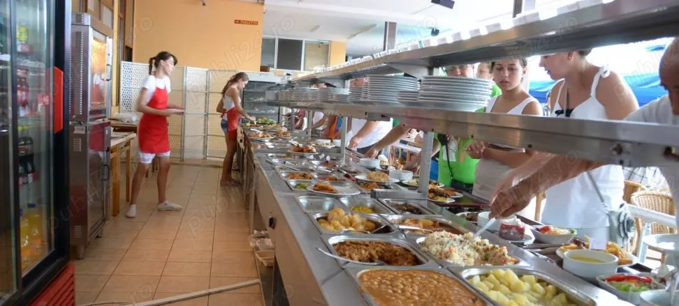                                            Bucatar cu experienta doresc angajare !