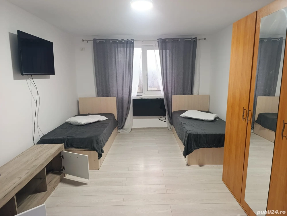 închiriez garsonieră 