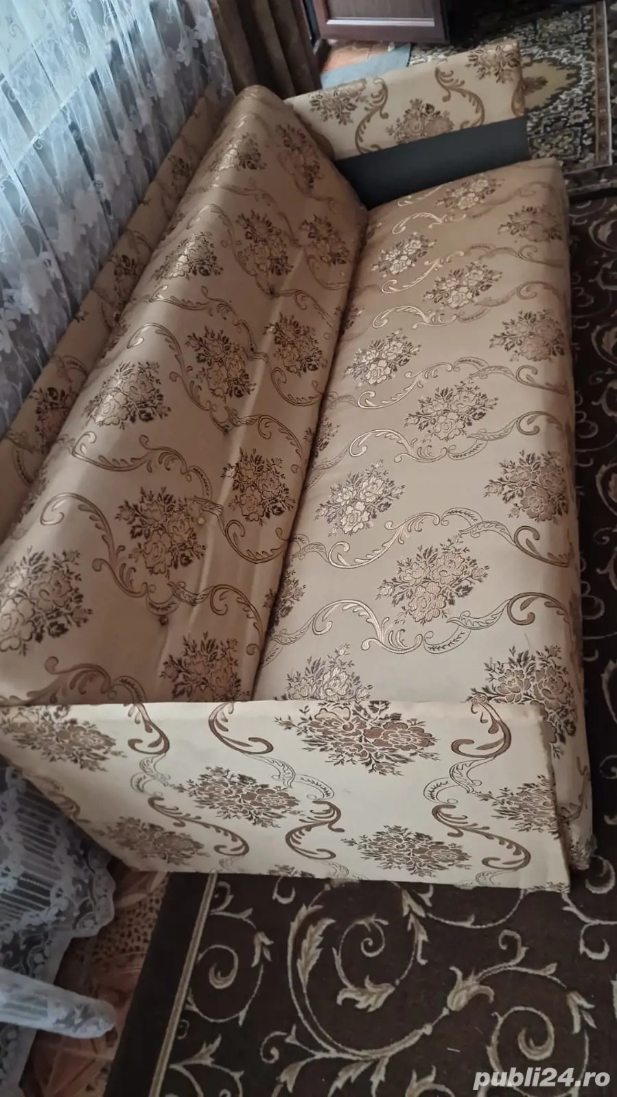 Canapea extensibila tapițată 