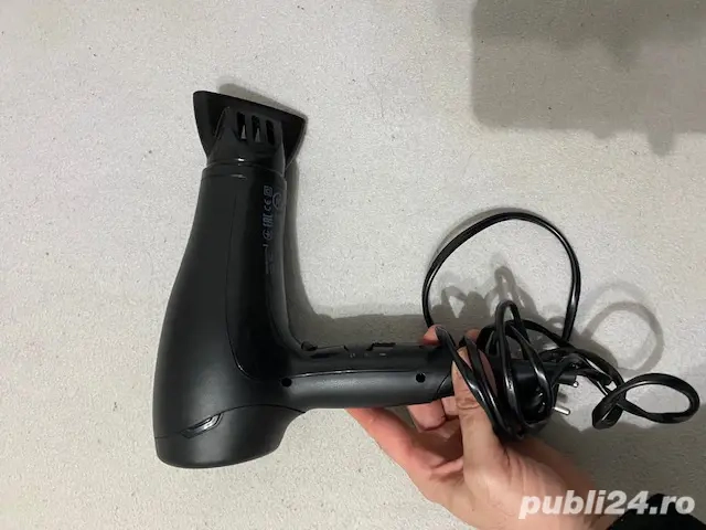 Uscător de păr Remington D3010   ca nou