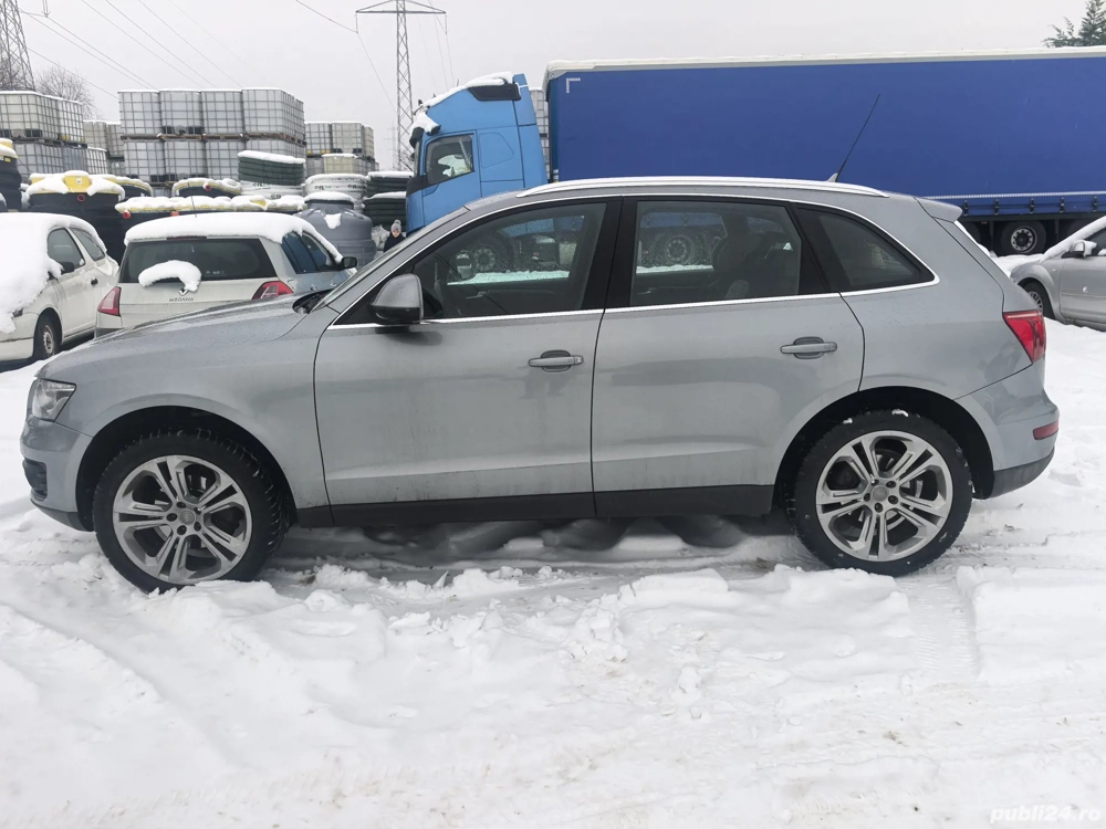 Vând Audi Q5 2011 