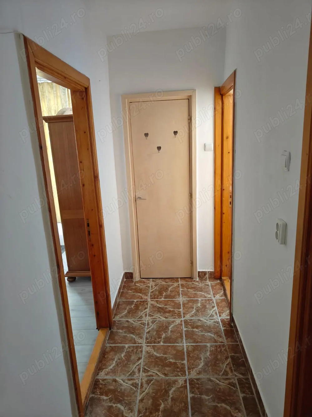 Inchiriez garsoniera decomandata, mobilata, zona buna