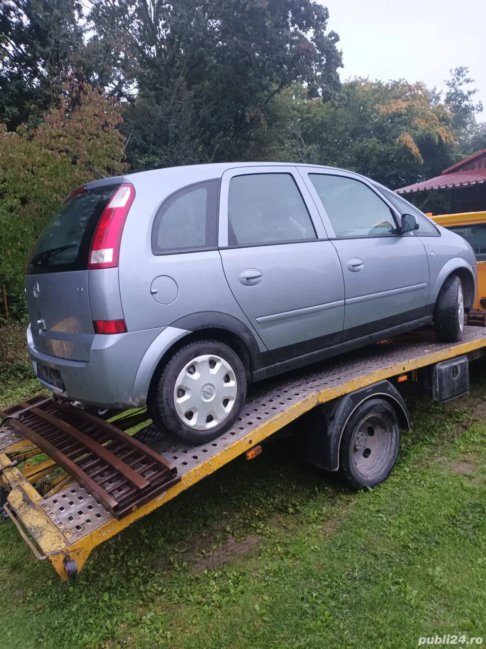 Vând 0pel zafira și opel meriva .