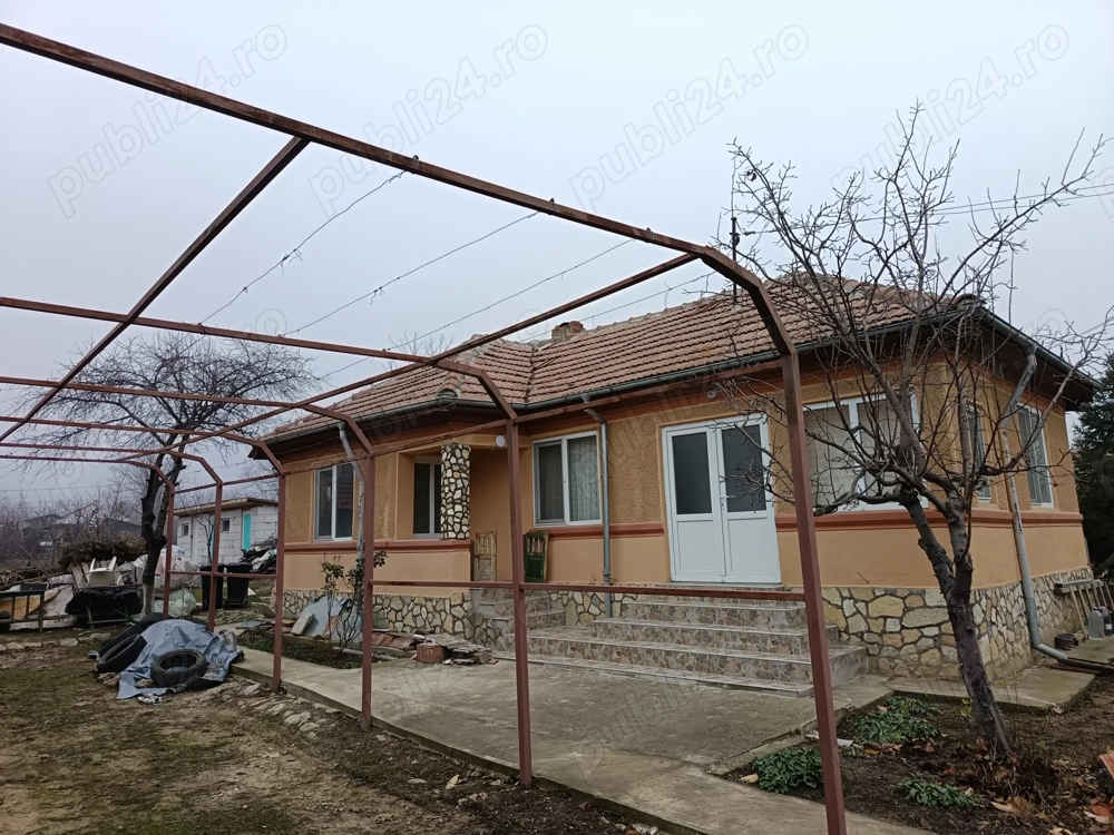 Casa cu curte si gradina - zona linistita si frumoasa - Poze noi