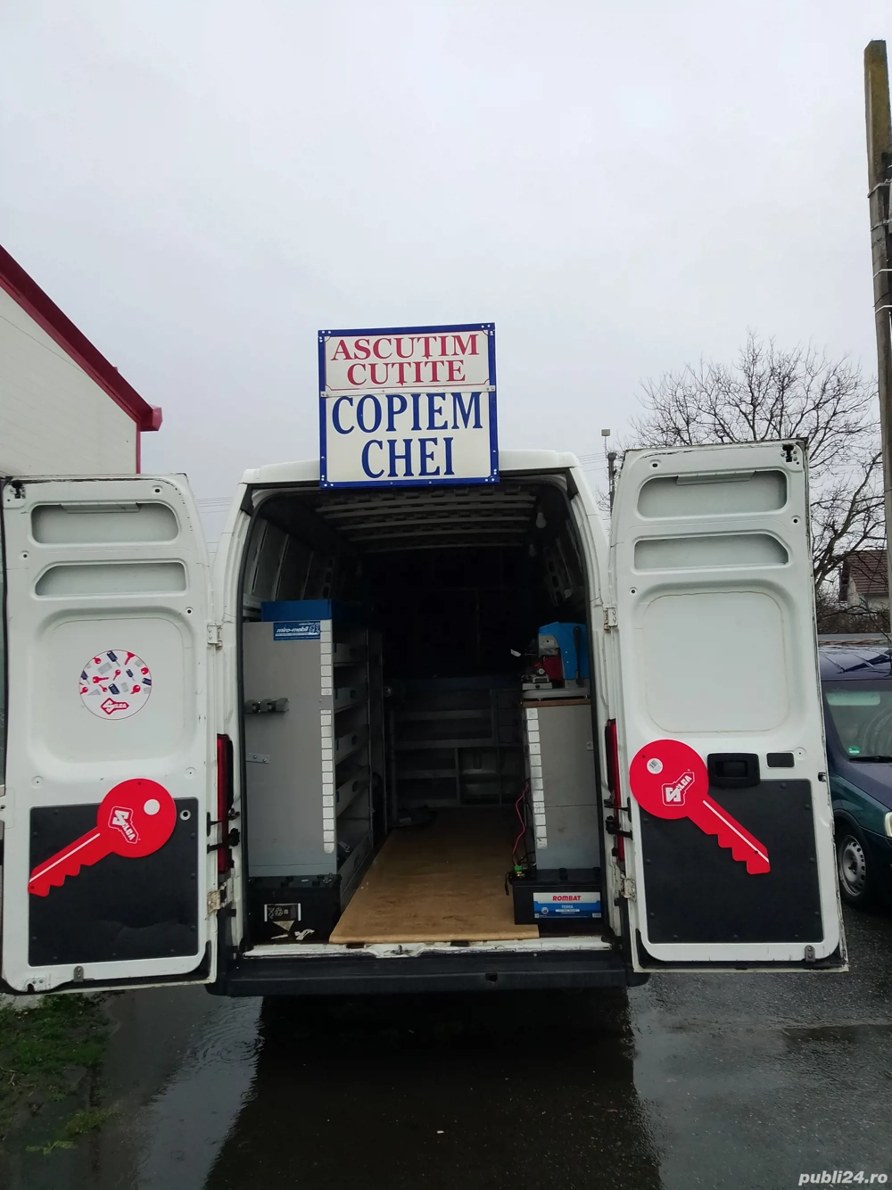 Ascuțim   cuțite ,foarfeci diferite obiecte tăietoare etc.,copiem chei.,ne deplasam la locația clien