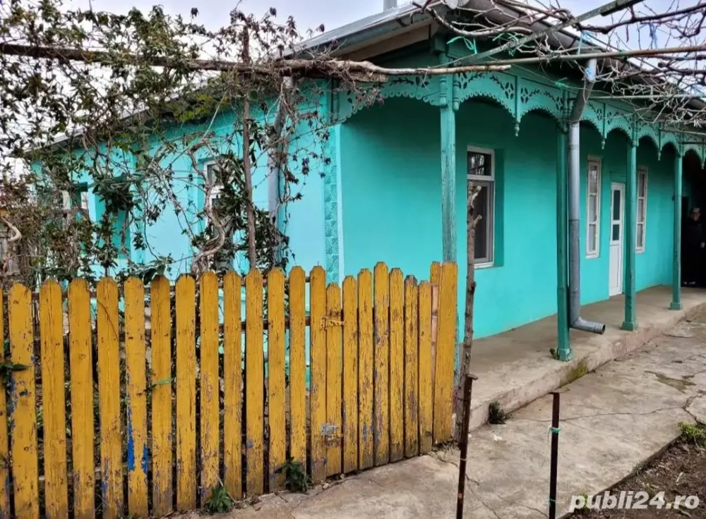 Vând casă cu teren 1500m2 în comuna Traian jud Ialomița la 25km față de municipiul Slobozia