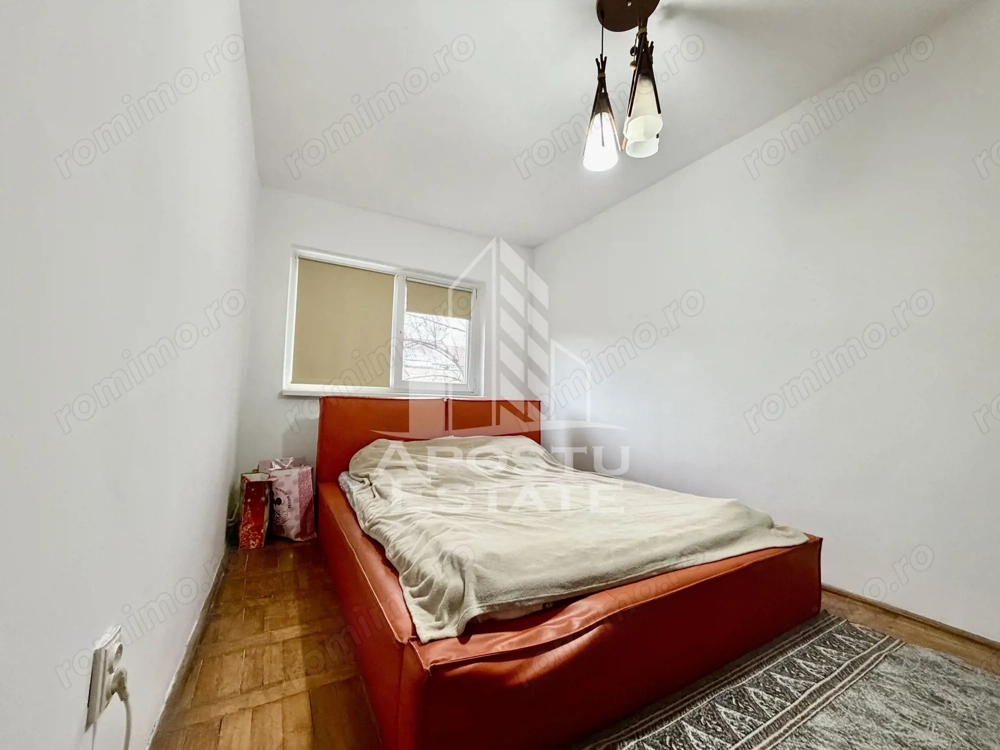 Apartament cu 3 camere,semidecomandat,centrala proprie ,zona Girocului