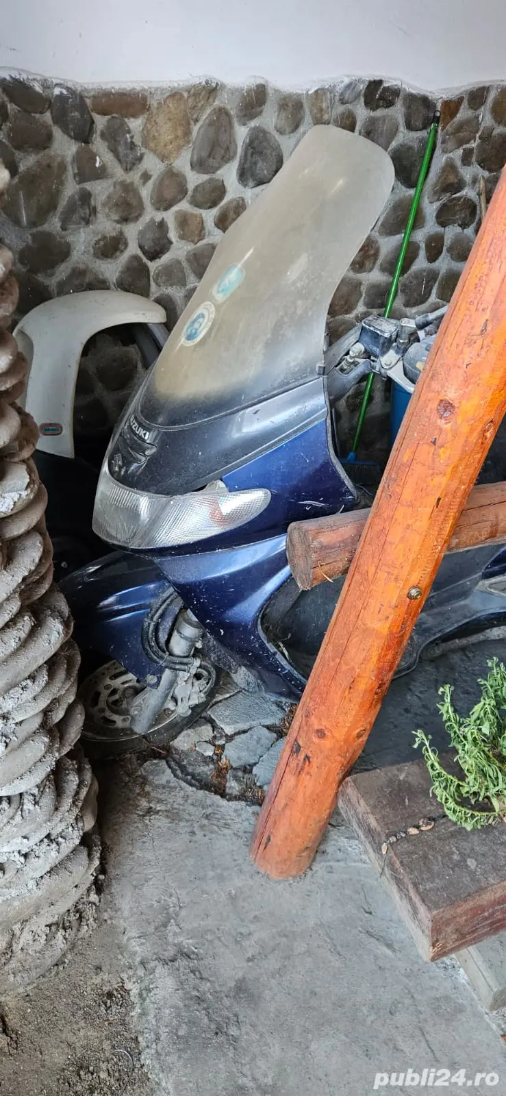 Dezmembrez Suzuki Burgman AN 400