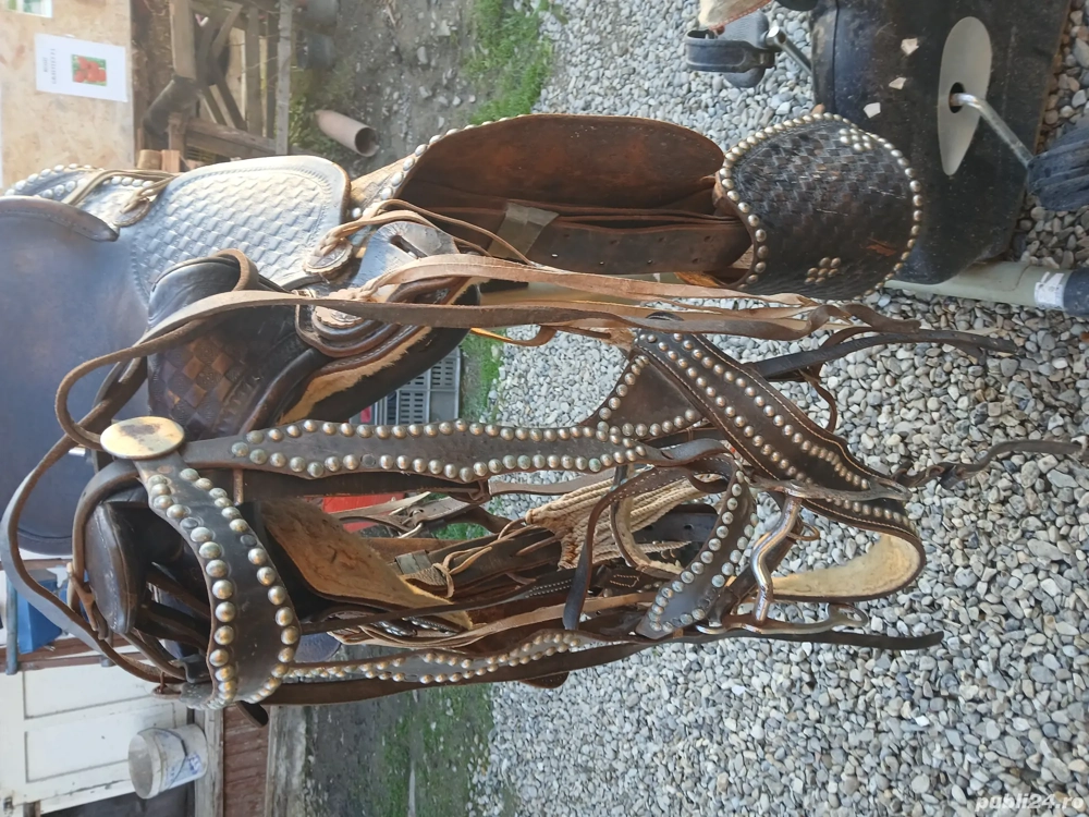 Vând  șea mărime medie