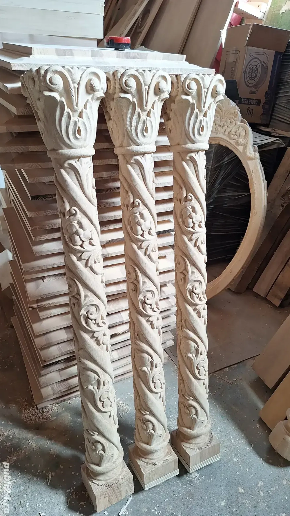 Stâlpi iconostas biserică 