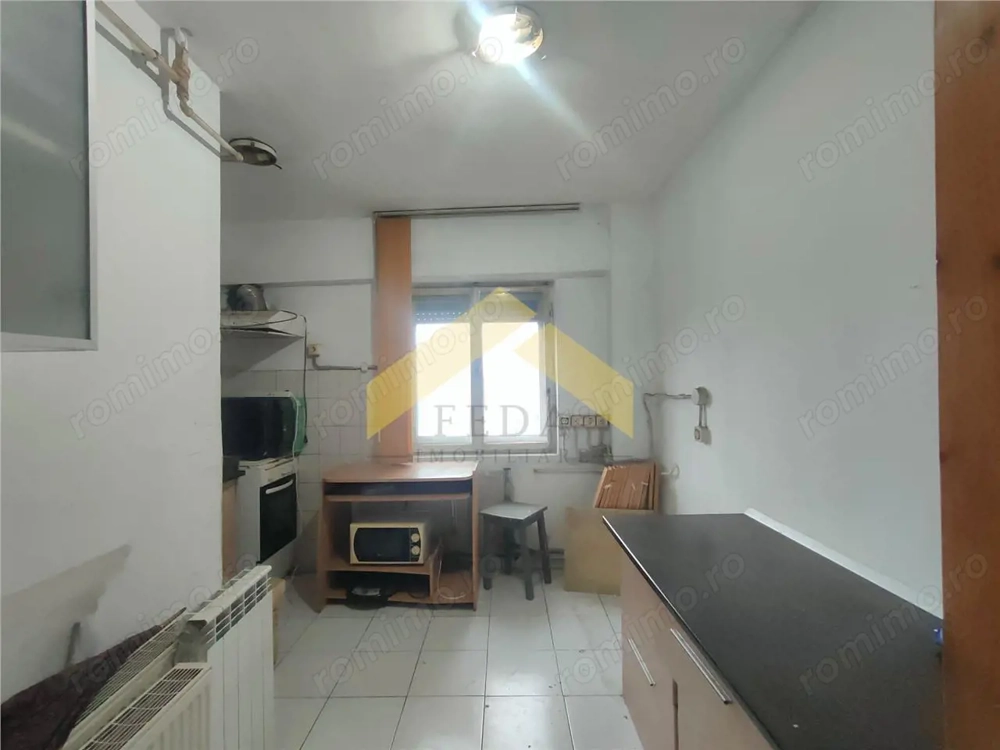 Apartament 3 camere de vanzare zona Intim