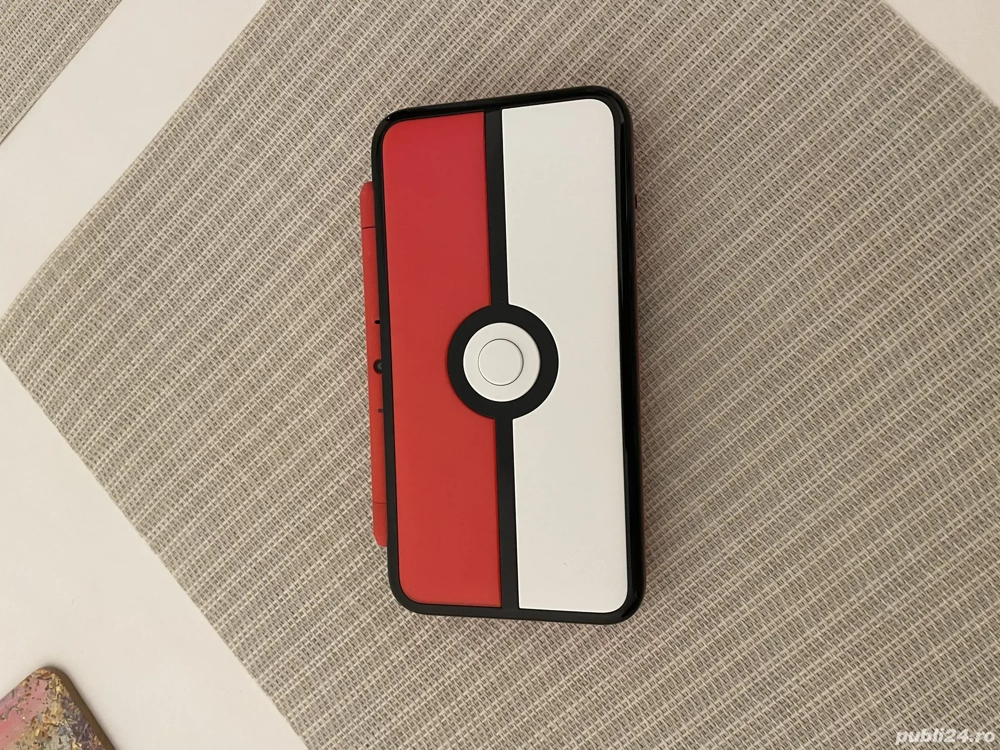 Nintendo 2DS XL Pokeball