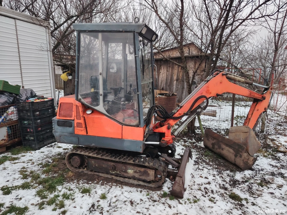 Săpături și amenajări terenuri cu miniexcavator 2t