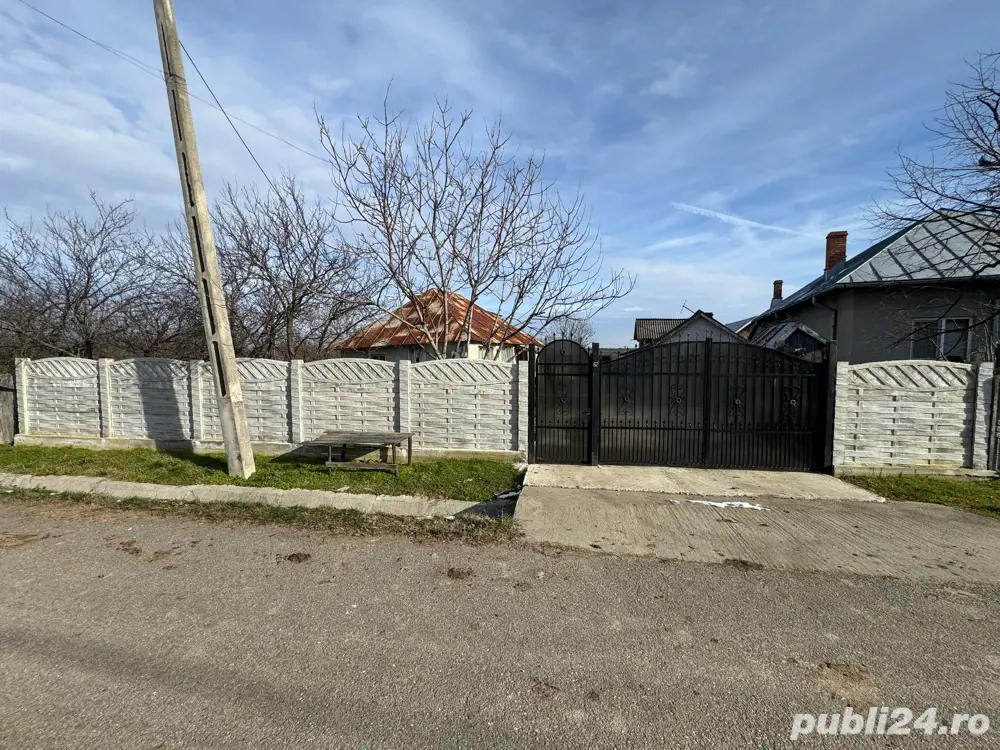 Vand 2 case batranesti cu teren de 5000 mp+ anexe