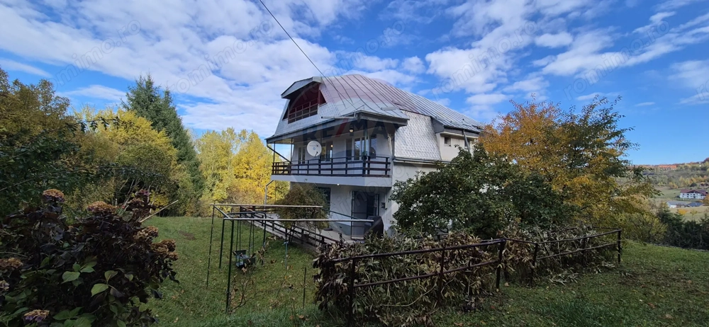 Poiana Mărului | 7 camere | Perfectă pentru pensiune / retreat (view!)