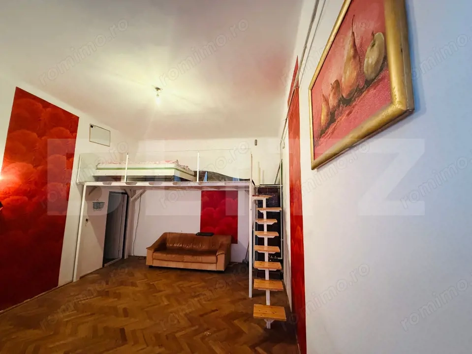  Garsonieră spațioasă, tip duplex, în centrul istoric al Brașovului 