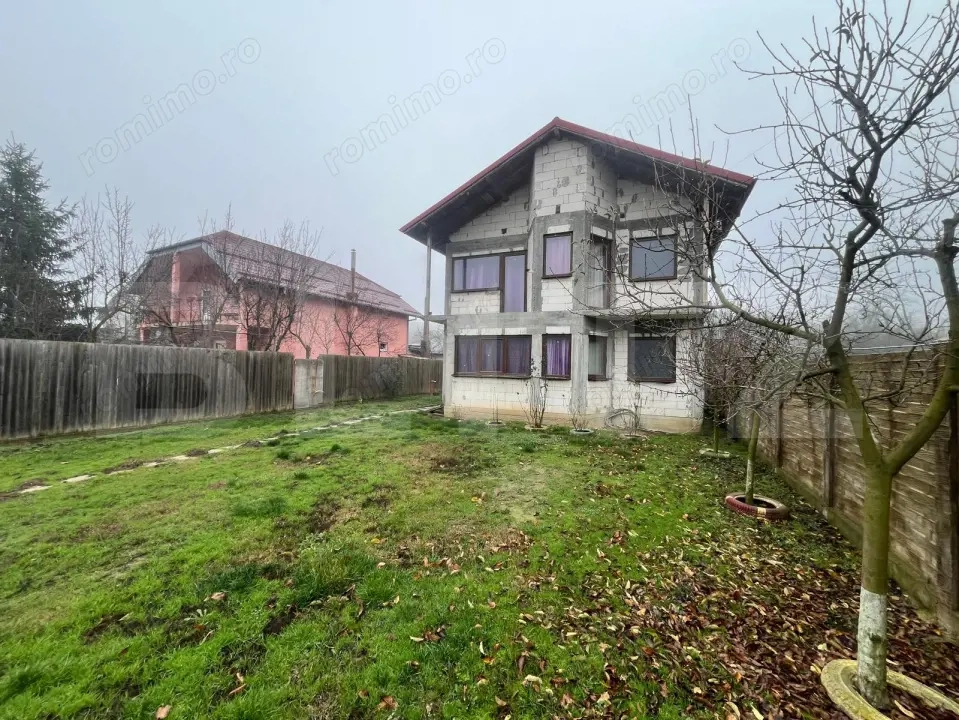 Casa 6 camere + anexa, 811 mp teren, zona Leamna de Sus 