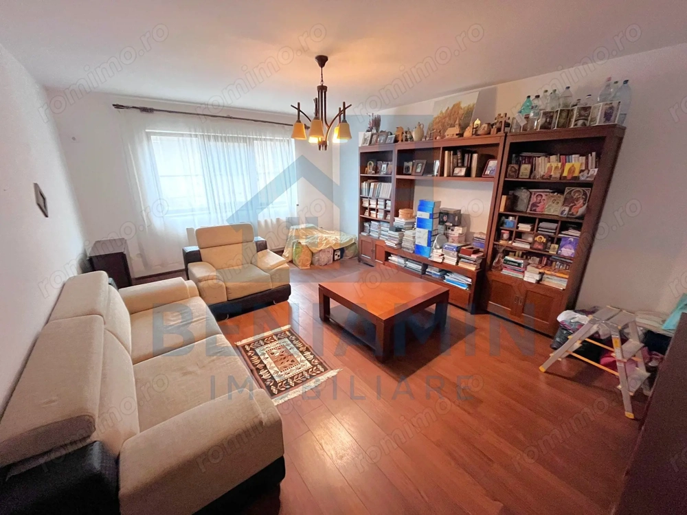 Apartament 3 camere decomandat etaj 1 an 2009 centrala parcare