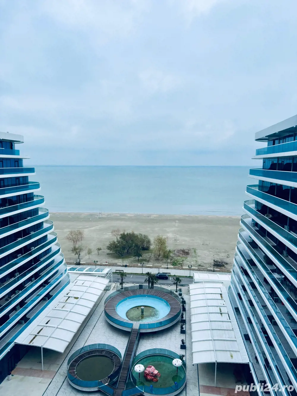 Apartament cu 2 dormitoare,living,bucătărie,o baie, terasă și parcare subterană,la etajul 10 central