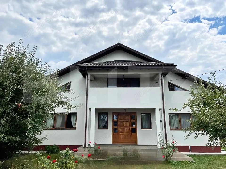 Casa cu 3000 mp Teren si Livada In Dumbrava - Sos. Principala -- 5 Minute de TGV