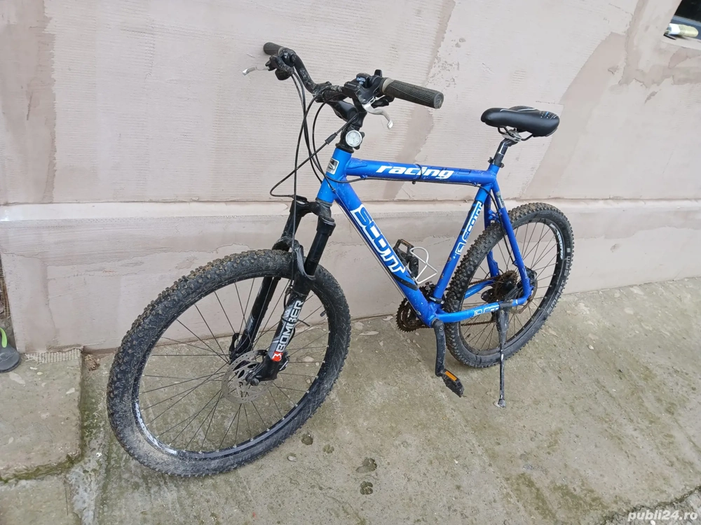 Vând bicicleta pentru bărbați 