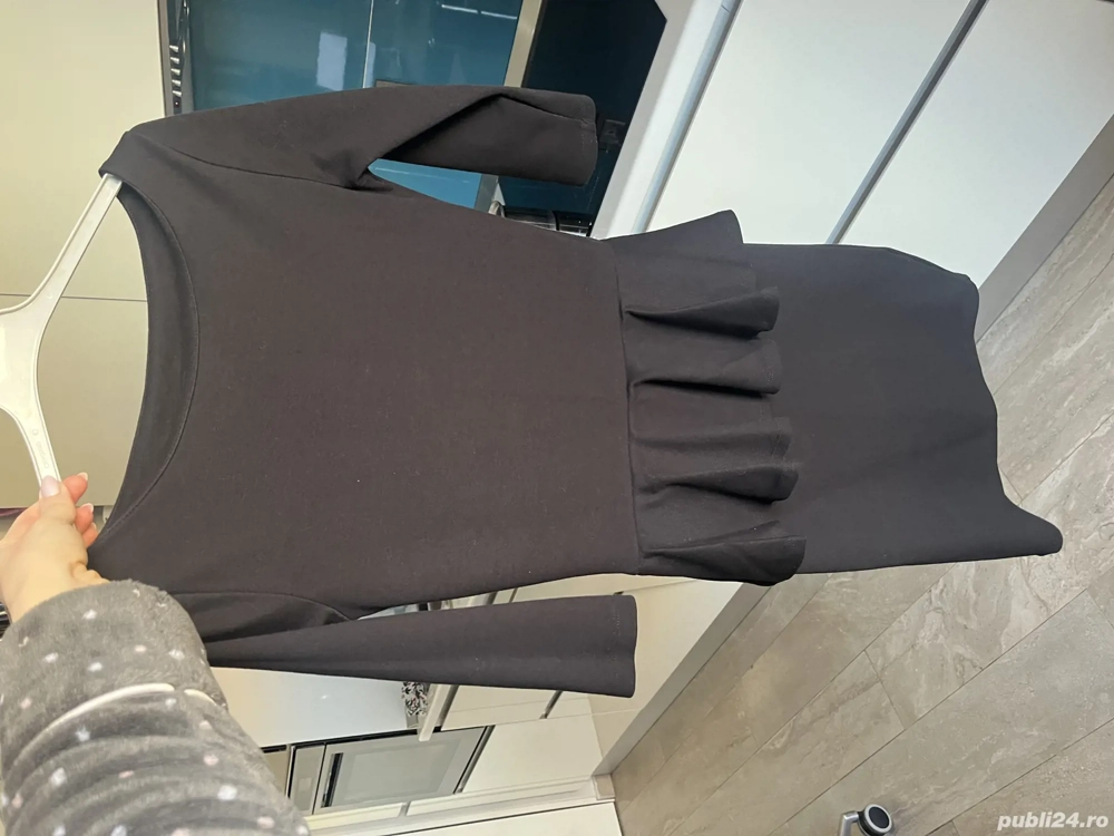 Rochie neagra scurta 