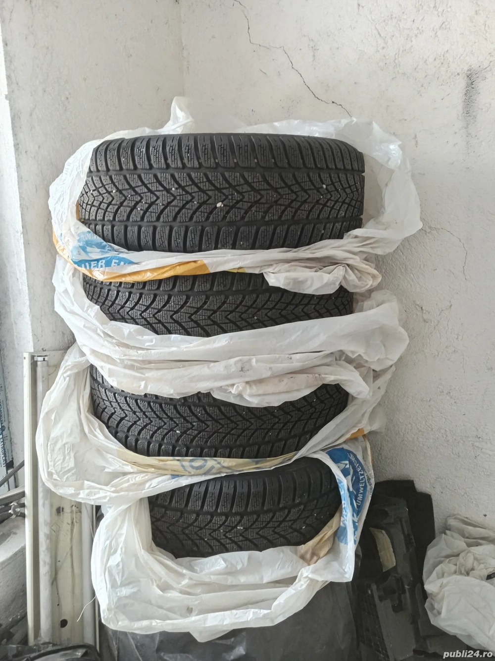 Vind cauciucuri de iarna cu jante și capace 205/55/16  vw Passat 