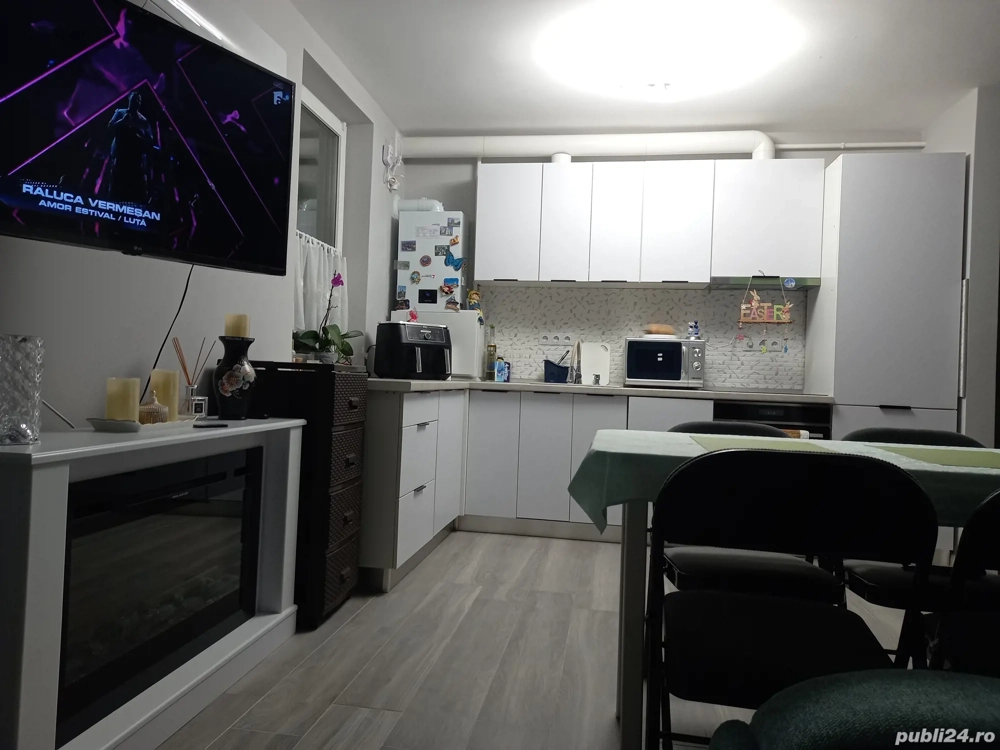 Închiriez apartament cu 2 camere 