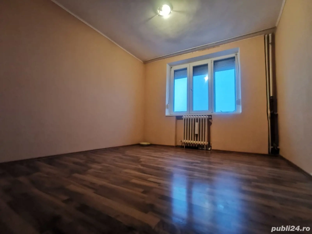 Vând apart. 3 camere conf 1 decomandat, etaj 6, Rogerius-sud