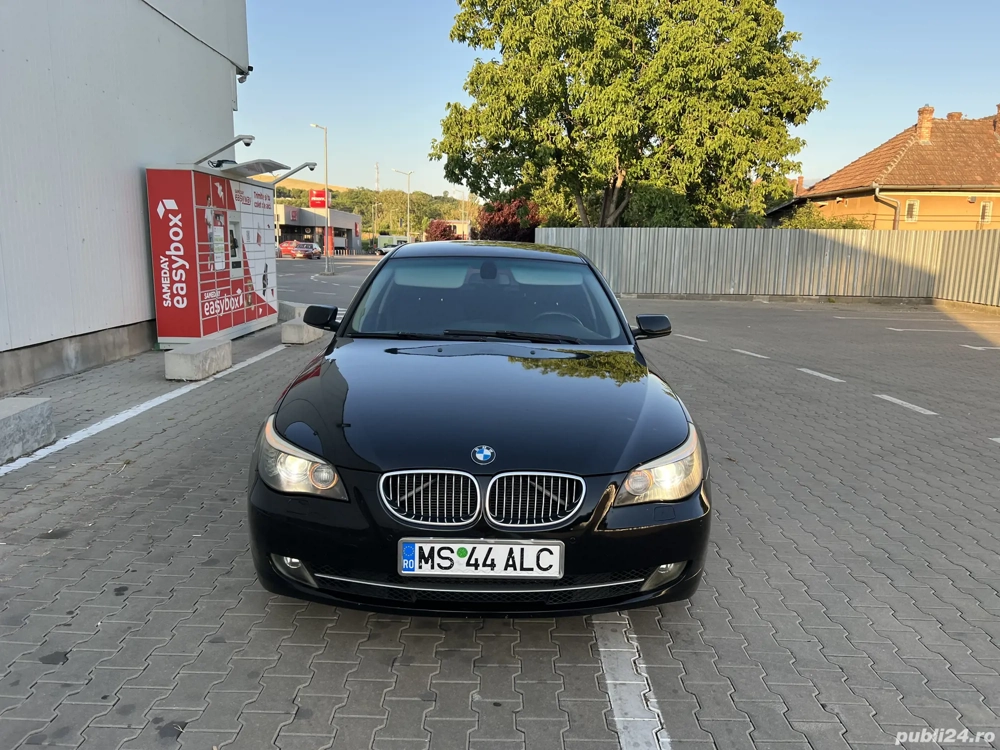 BMWSeria 5 , E60 , facelift cu distribuția în față 