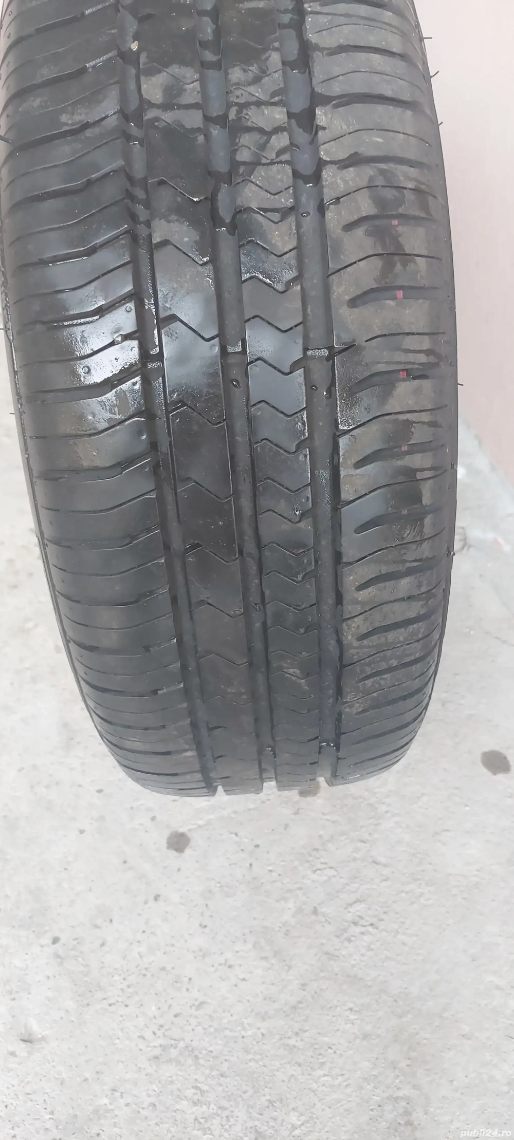 Vând 4 jante cu cauciucuri de vară 