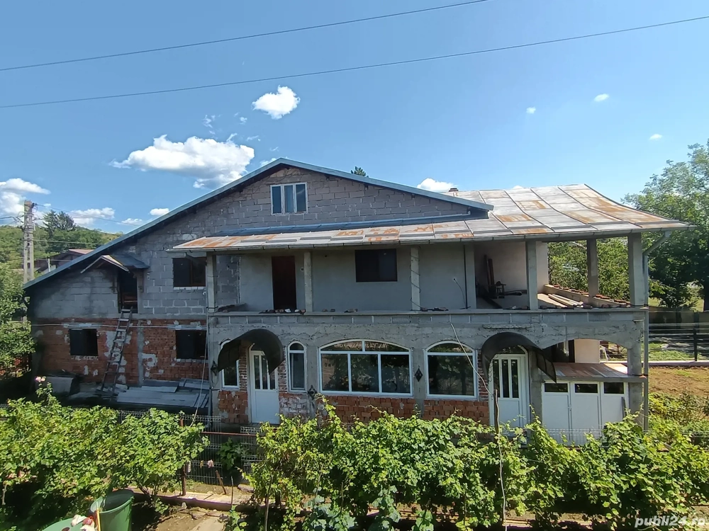 Casa parter+1 Răzvad, la 7 km de Târgoviște (Dâmbovița), conectată la apă, gaz, curent