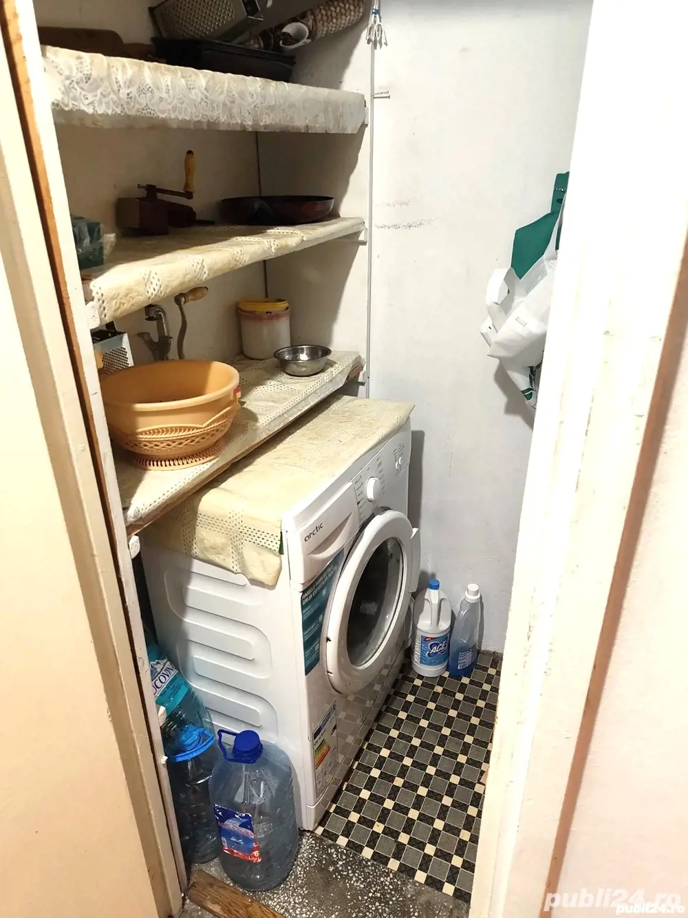 2 cam dec etaj intermediar langa Iulius Mall