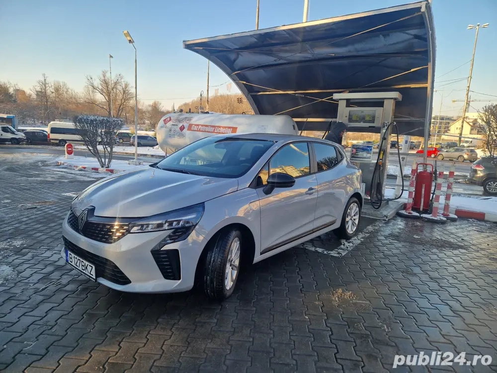 inchiriez masina renault clio 2025 nou