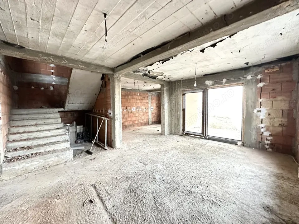 Duplex la roșu cu 5 camere, 127 mp utili 305 mp teren - Dumbravita