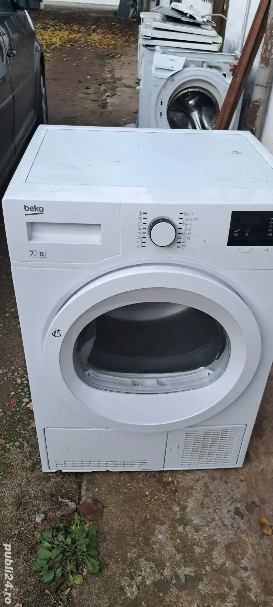 se vinde Uscator de haine