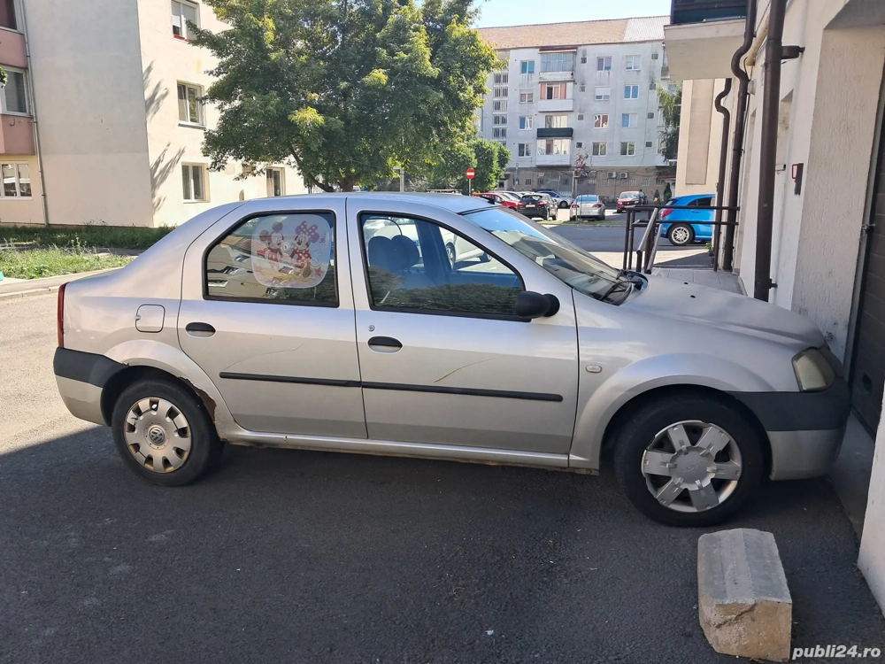 Vând Dacia Logan  2005