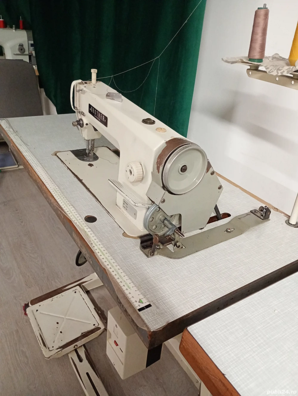 Mașină de cusut profesională BROTHER 