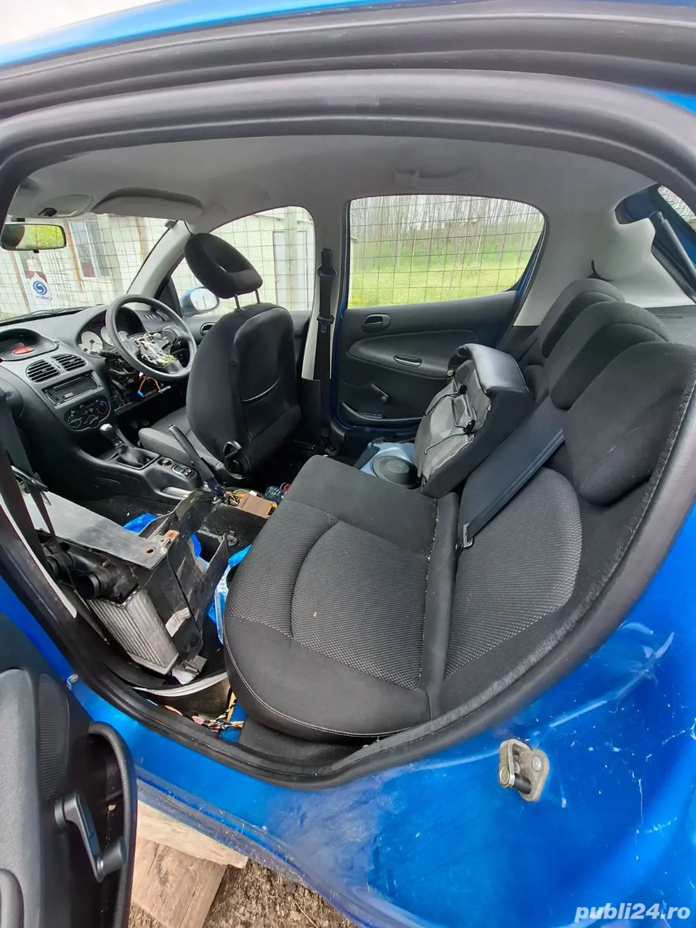 Dezmembrez peugeout 206 1.4 benzină