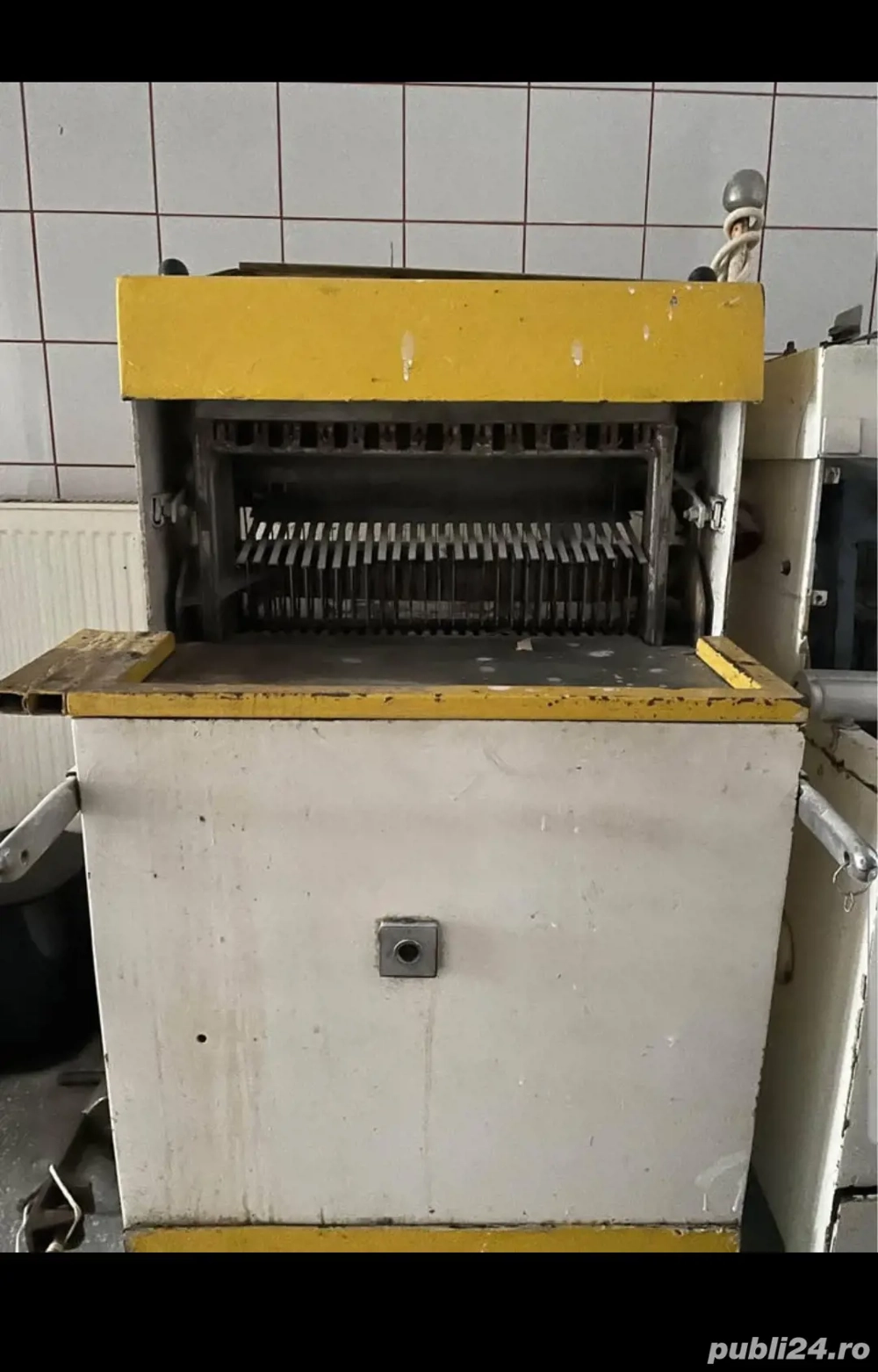 Vând feliatoare produse de panificație 
