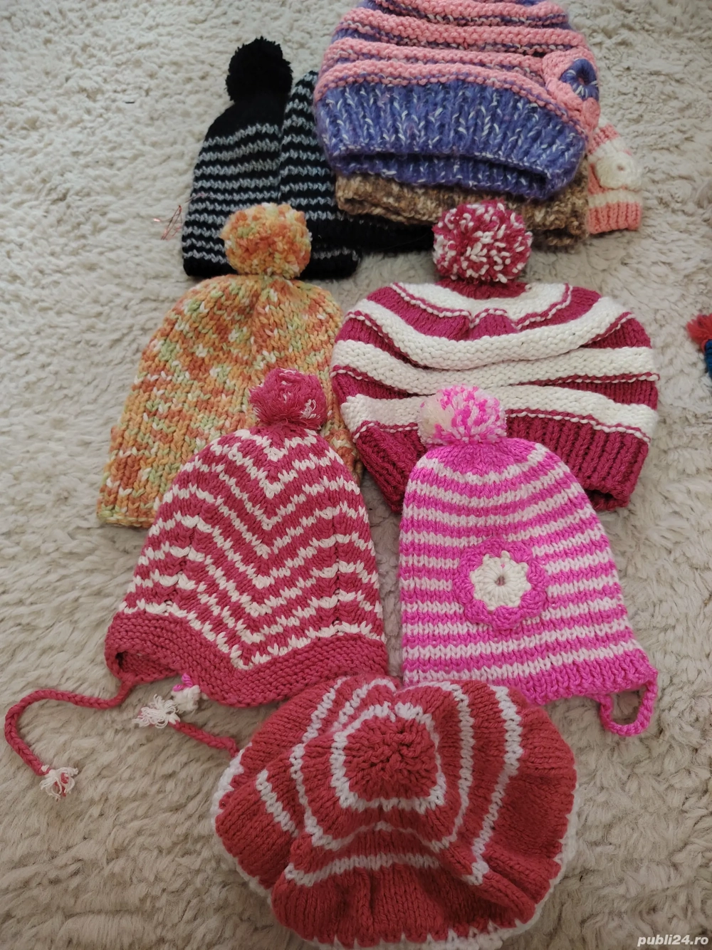 Căciulițe crosetate manual,,,călduroase,,,moi,,,foarte frumoase pentru copii și adulti