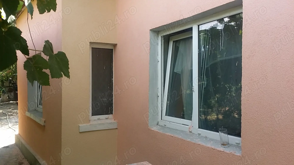 Vând casă cu curte